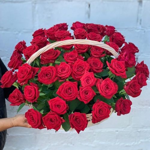 Корзина 51 красная роза - купить с доставкой в интернет-магазине | Флорист Экспресс по Агою